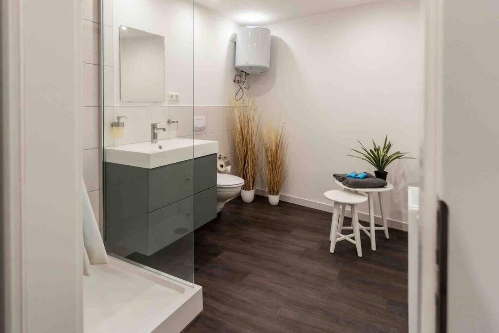 Stilvolles Apartment In Zentraler Lage Бремен Екстериор снимка